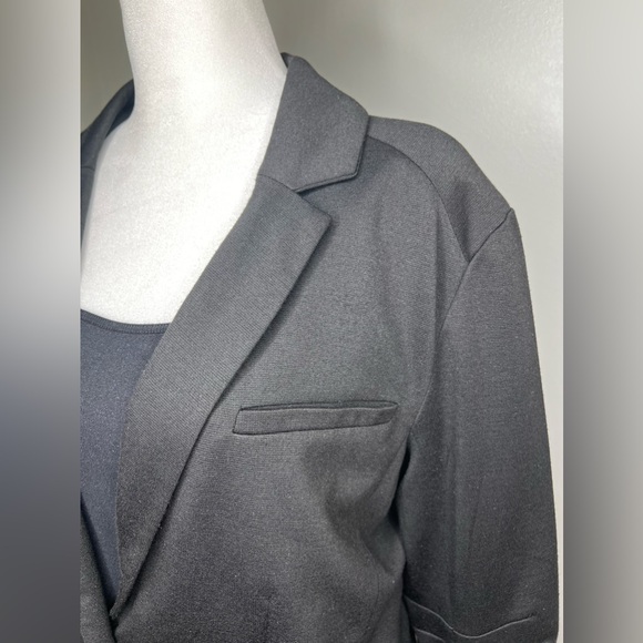 Mark Black Blazer with Stripe Lining Size Large - Sophisticated and Modern - Picture 5 of 13